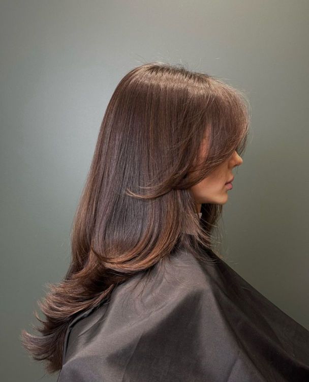 Топові жіночі стрижки-2024 для довгого волосся: огляд трендів