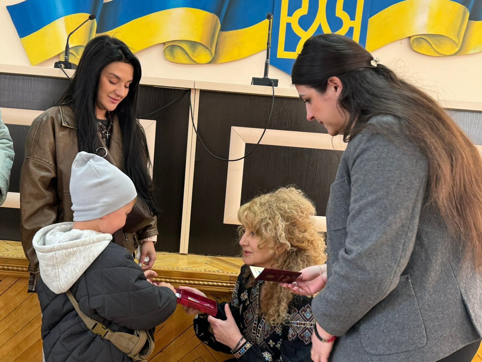 На Жмеринщині родинам полеглих Захисників передали посмертні державні нагороди