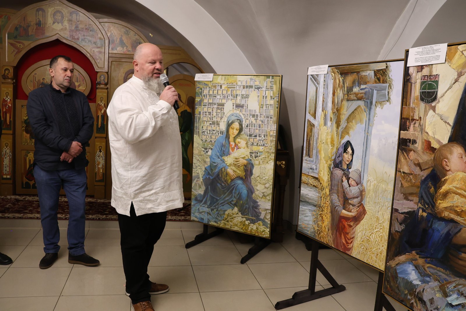 У підземному храмі святих безсрібників Косьми і Даміана презентували мистецький проєкт «Молитва за Україну»