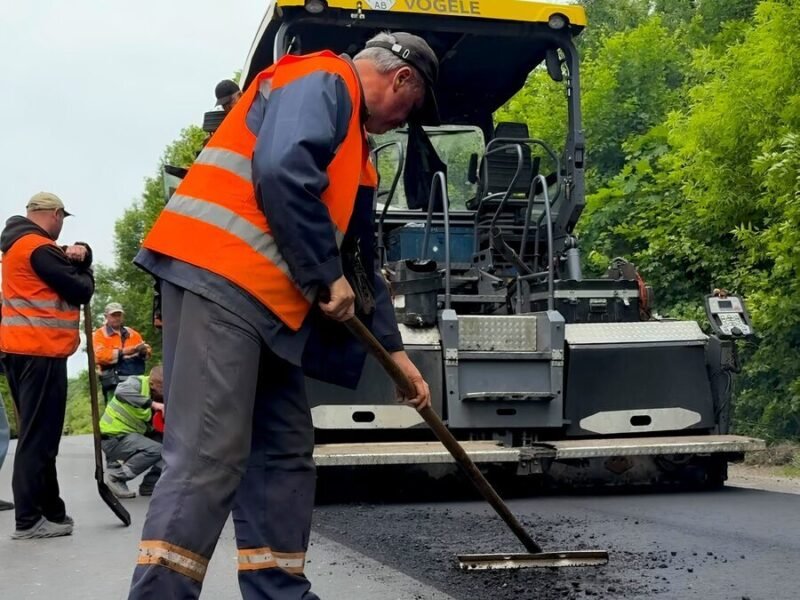 На державних дорогах Вінниччини відремонтували понад 111 тисяч квадратних метрів покриття