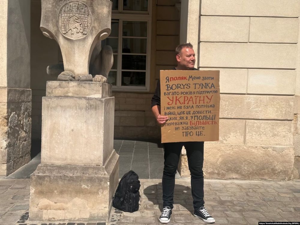 “Забули про Катинь, але згадали Волинь”: поляк із Кракова приїхав до Львова підтримати українців