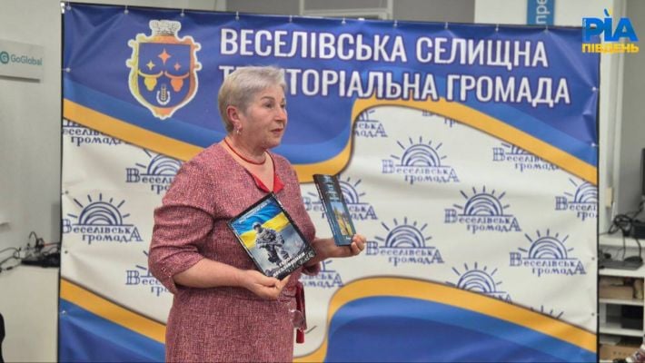 Депортированная из Мелитопольщины учительница выпустила в Запорожье книгу «Герои Веселовщины» с историями погибших воинов (фото, видео)