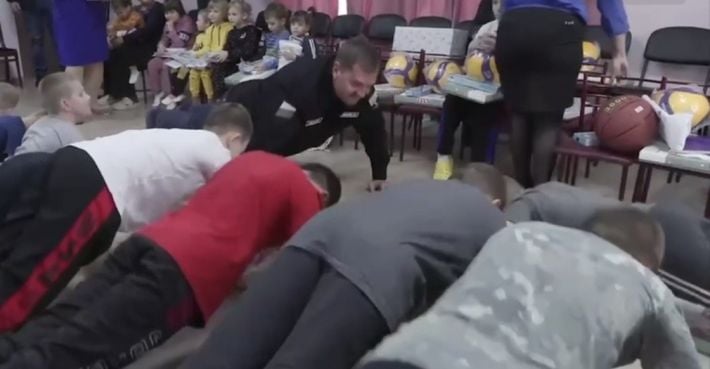 Мелитопольский гауляйтер Евгений Балицкий устроил шоу с отжиманиями в приюте ради собственного пиара (видео)