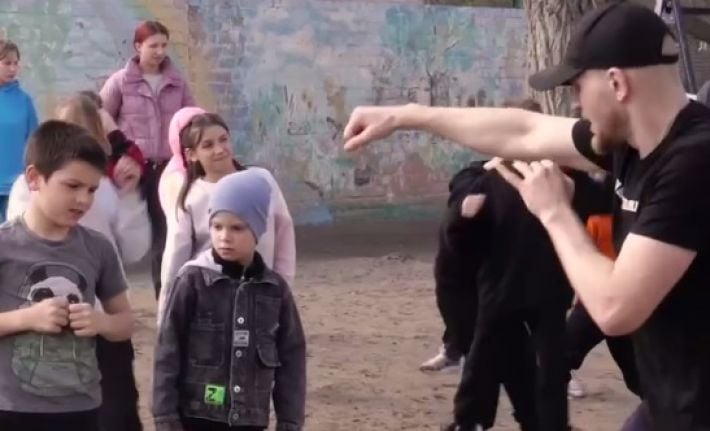 В Мелитополе под церковные песнопения учат ломать ребра - новый проект монастыря для детей (видео)