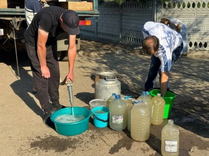 «Зато можно погулять на свежем воздухе»: пока в Мелитополе гуманитарная катастрофа, оккупанты рассказывают о «пользе» блекаутов (видео)