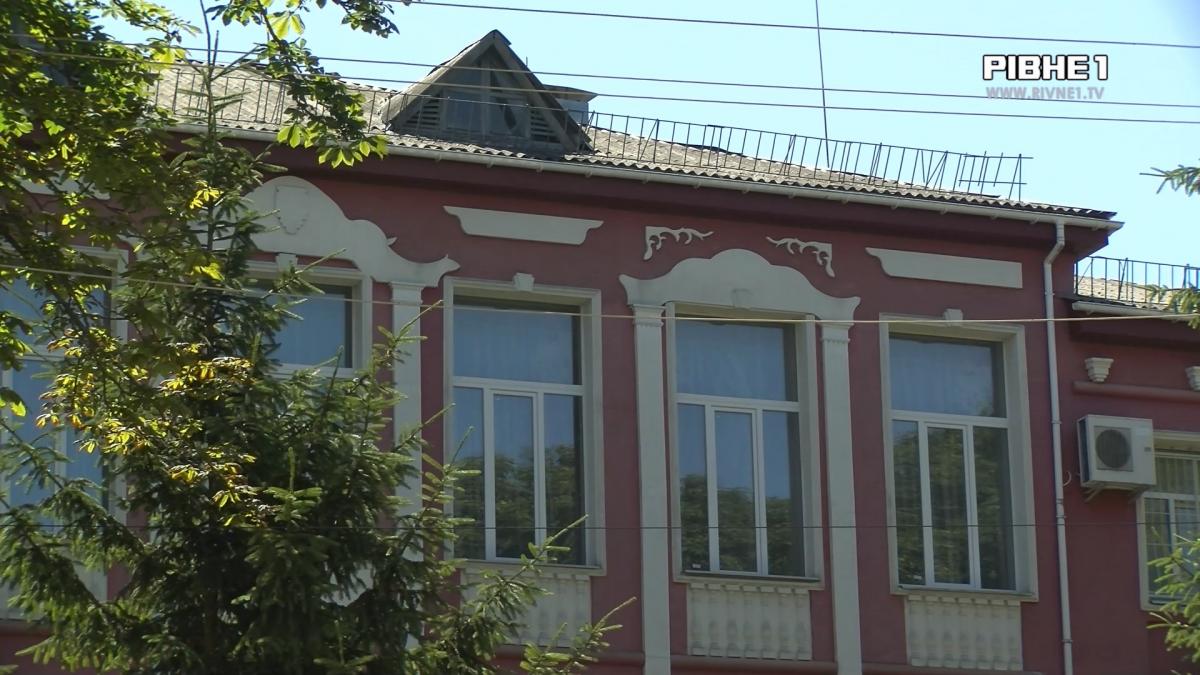 Понад 10 дітей одного з навчальних закладів Рівного склали НМТ на відмінно (ВІДЕО)