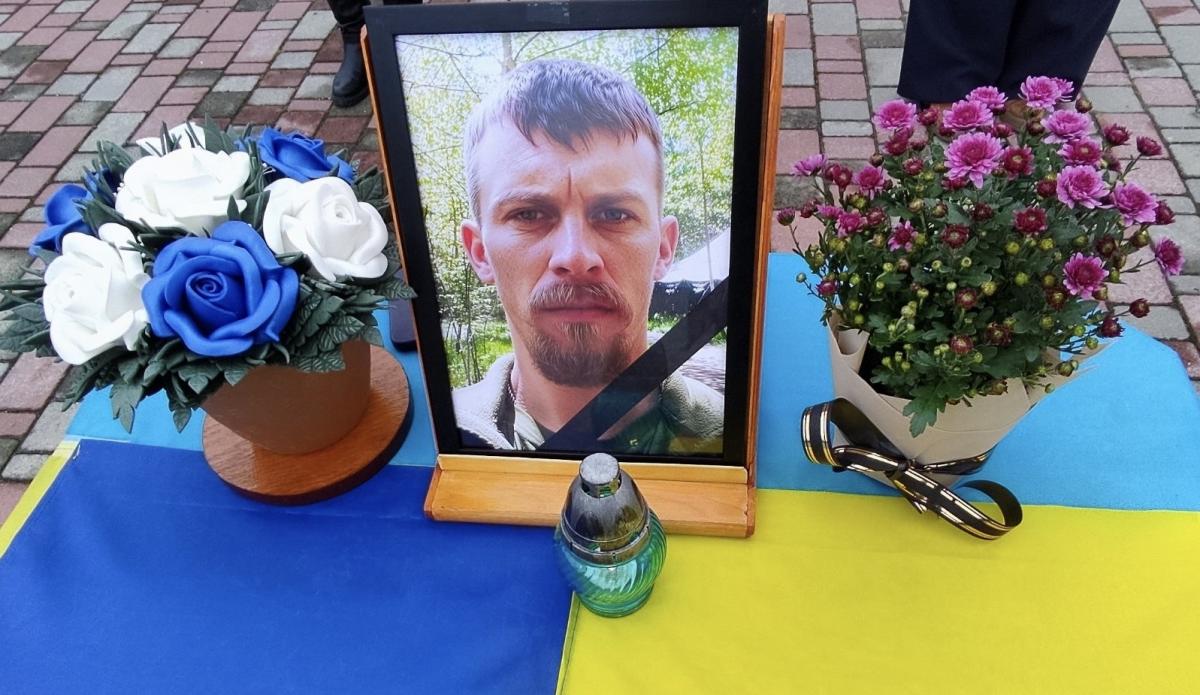 Корецька громада попрощалася із захисником Миколою Ващуком, який понад рік вважався зниклим безвісти