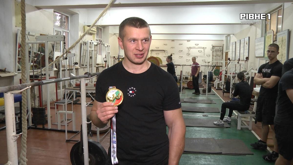 12 титулів після нуля: Як рівненський армреслер відновив кар`єру і повернувся на світову арену (ВІДЕО)
