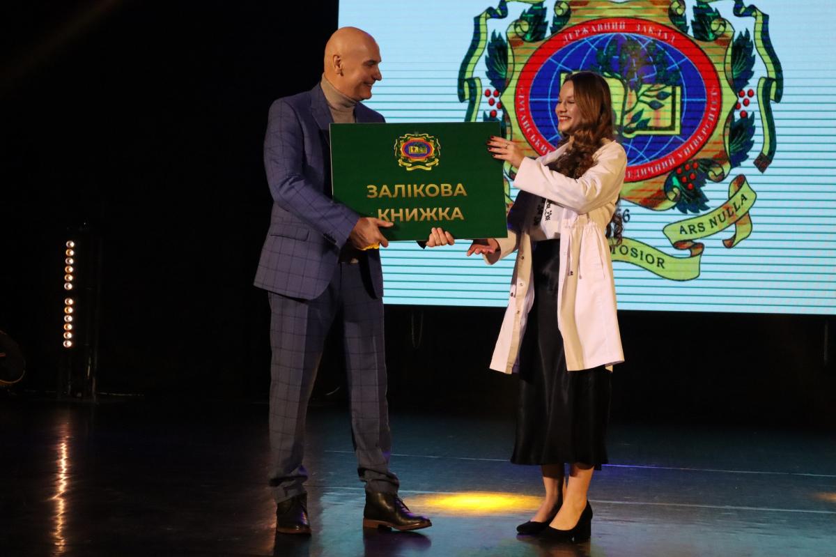 На Рівненщині 100 першокурсників медуніверситету пройшли посвяту