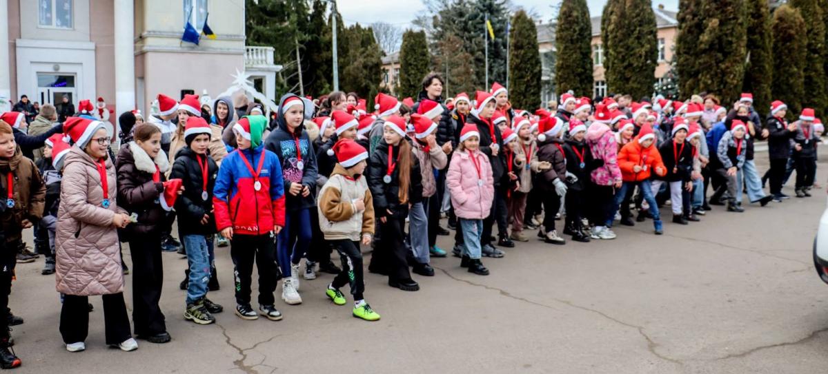 На Дубенщині юні волонтери допомагають захисникам (ФОТО)