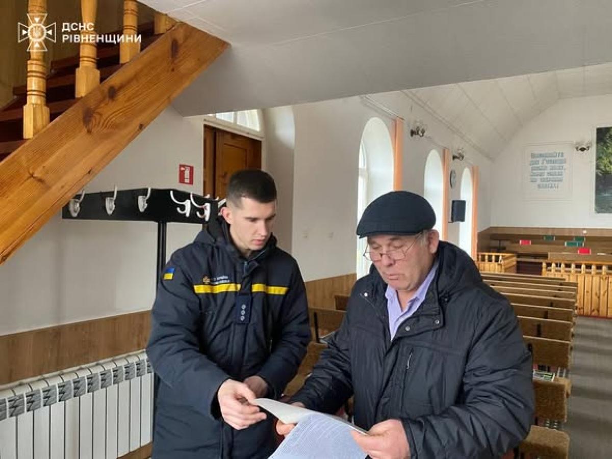 Рятувальники Рівненщини проводять профілактичну роботу у культових спорудах