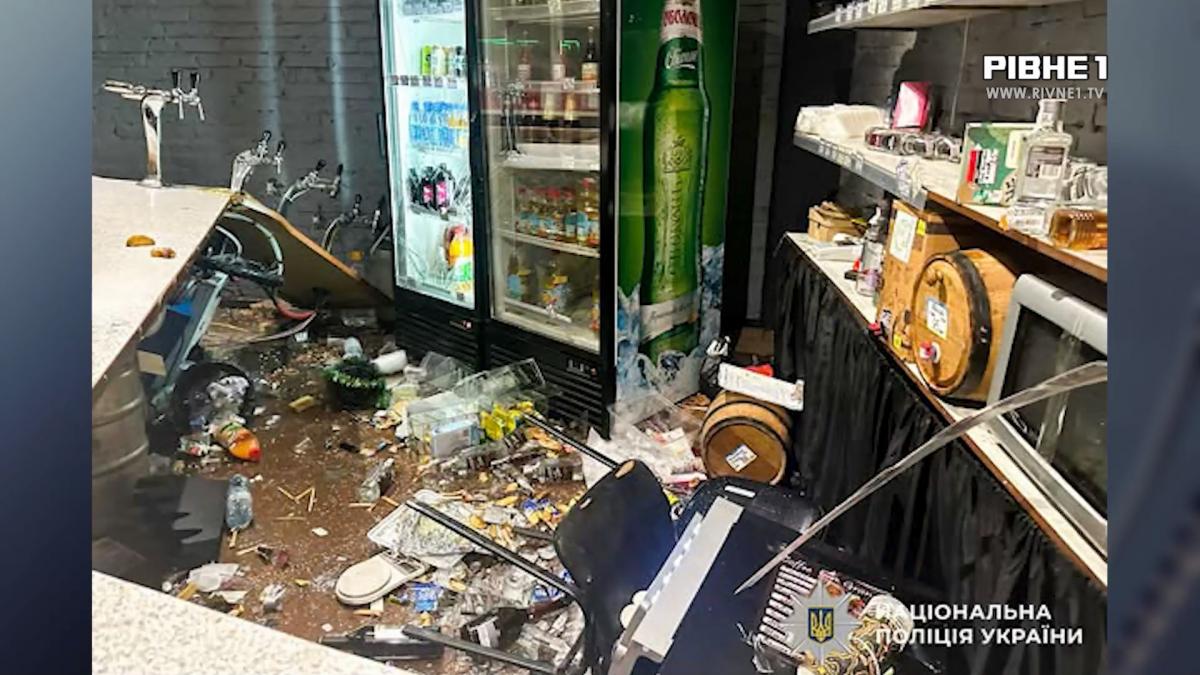 Бійка, пожежа та хуліганство: як минули вихідні на Рівненщині (ВІДЕО)