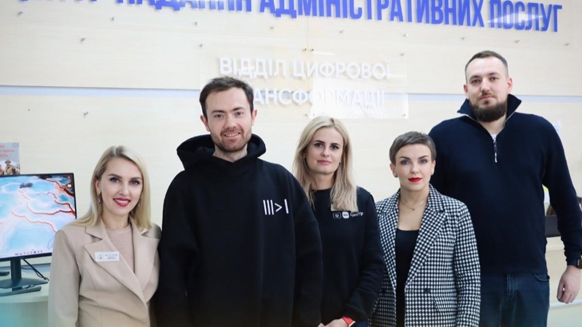 У ЦНАП Рівного одними з перших в Україні розпочали реєстрацію терміналів Starlink