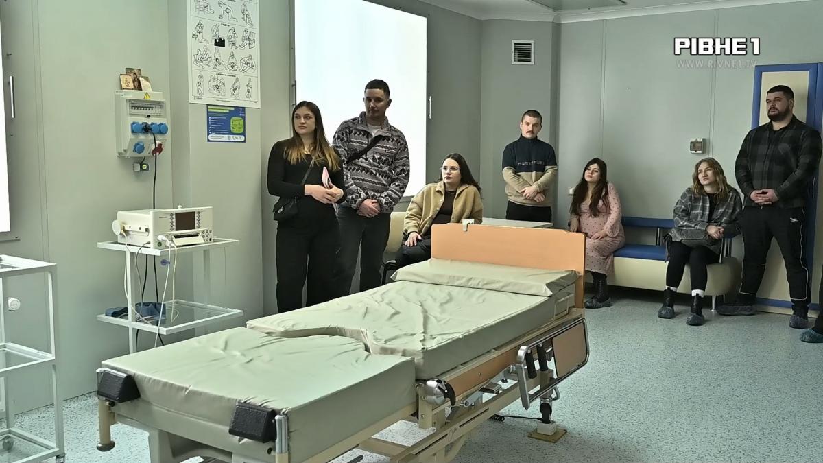 Від страхів до впевненості: як у Рівному готують майбутніх батьків (ВІДЕО)