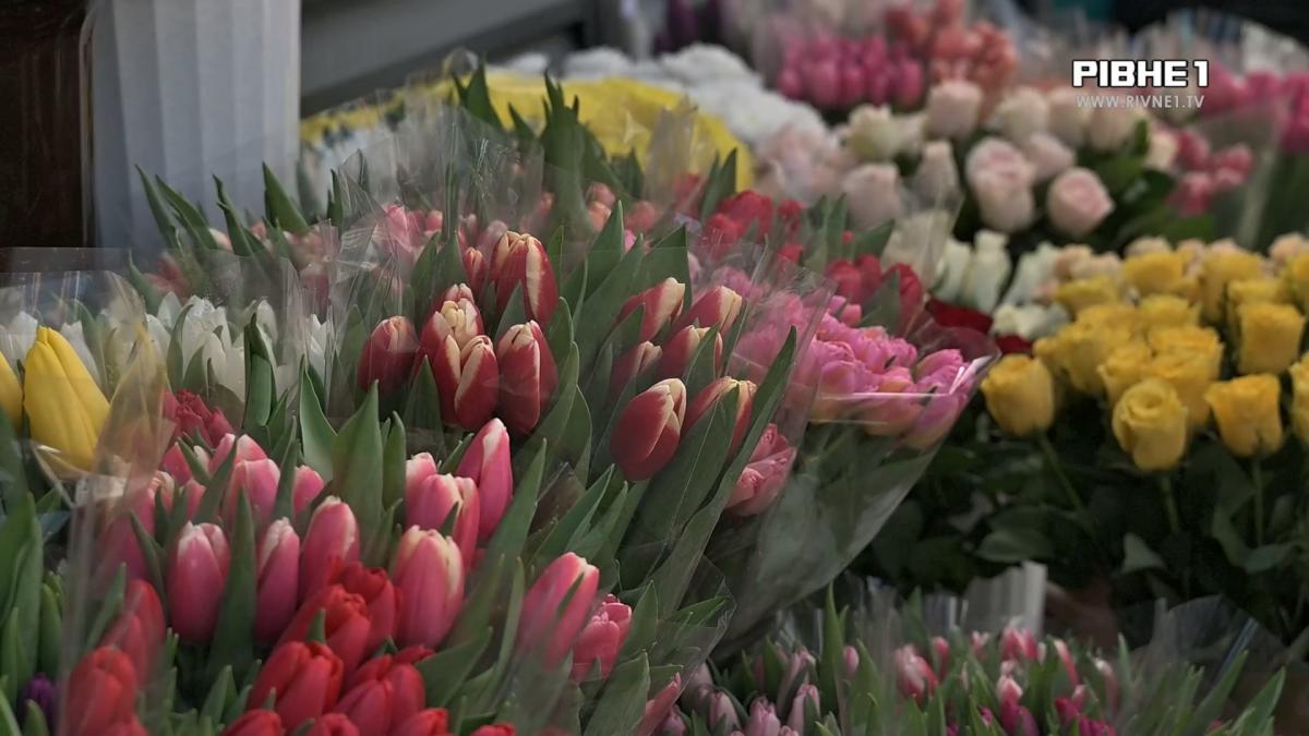 8 березня у Рівному: скільки коштують квіти та що думають містяни (ВІДЕО)