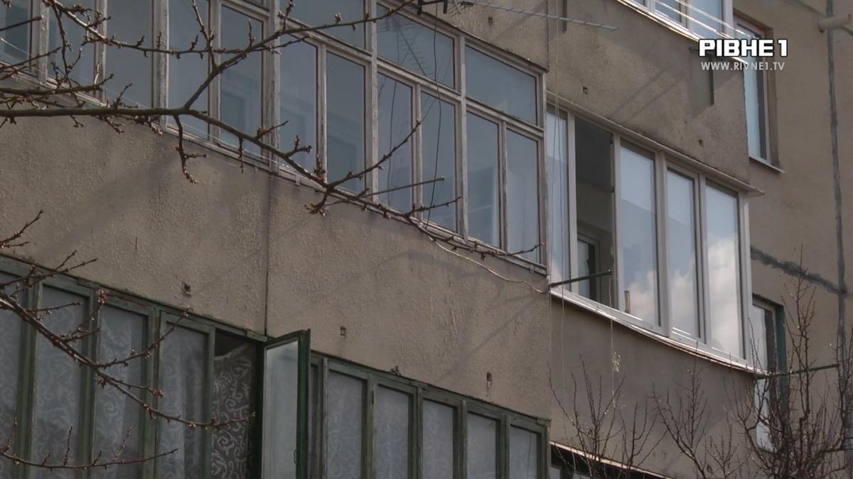 Крижані стіни за подвійну ціну: в Костополі люди вимагають перерахунку за опалення (ВІДЕО)