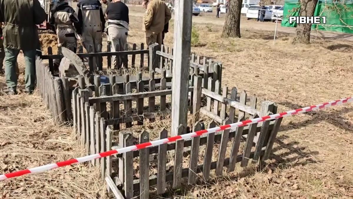 У селі Угли на Рівненщині розпочали пошукові роботи загиблих українців і поляків (ВІДЕО)