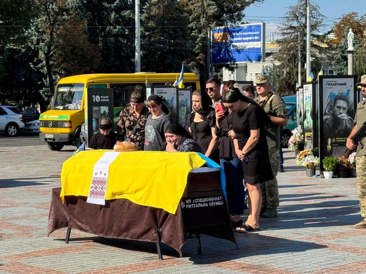 У Рівному попрощалися із полеглим захисником України Олександром Лиманським