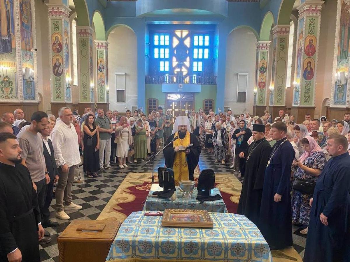 У Рівному освятили ікони на бронеплитах для принца Гаррі та Річарда Сміта