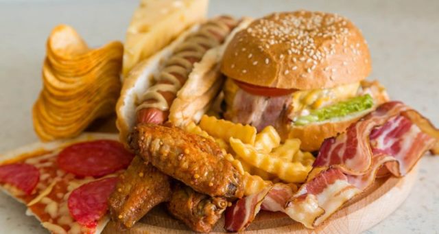 Вживання «порожніх» калорій призведе до маразму, але шоколад зменшує ризики деменції