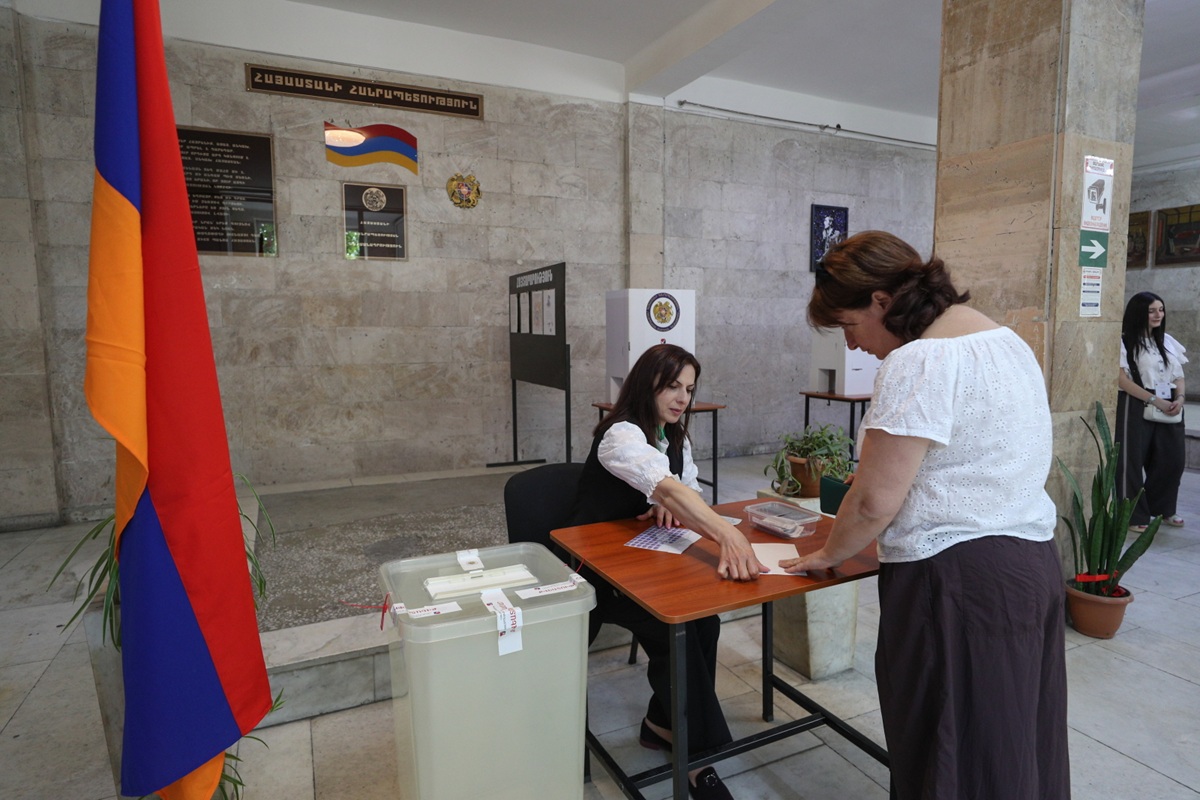 Вірменія обирає майбутнє: рекордна явка на виборах, які визначать курс країни на ЄС чи РФ
