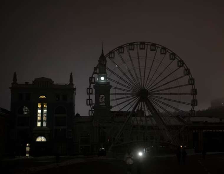 Киев накрыла волна локальных блэкаутов: более 200 обращений из-за аварий в сети