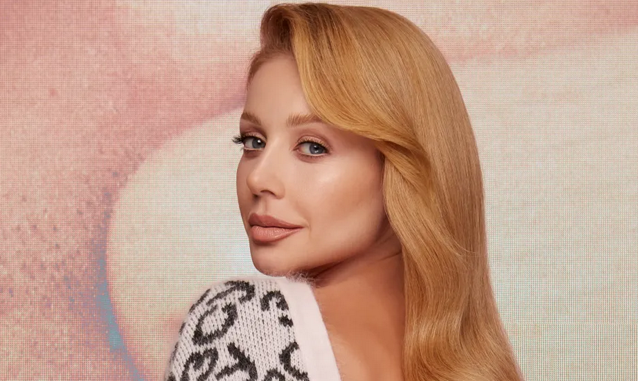 Тіна Кароль показала Ані Лорак середній палець на концерті (ВІДЕО)