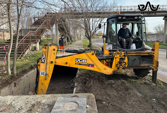 «ЭЛУ Автодорог» очищает коллекторы в городе