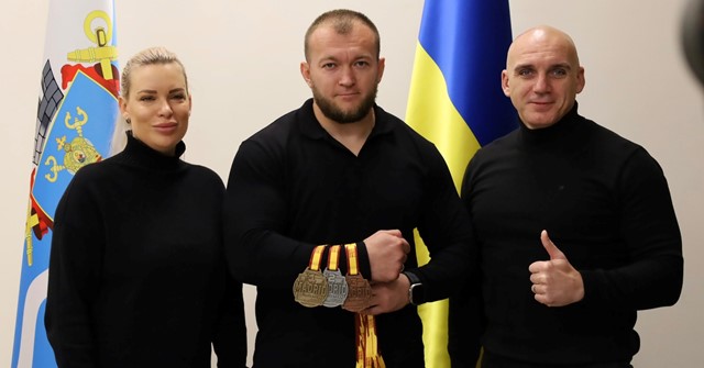 Городской голова поздравил николаевского гвардейца Дмитрия Сабина, получившего три медали на Strong Spirit's Games в Испании