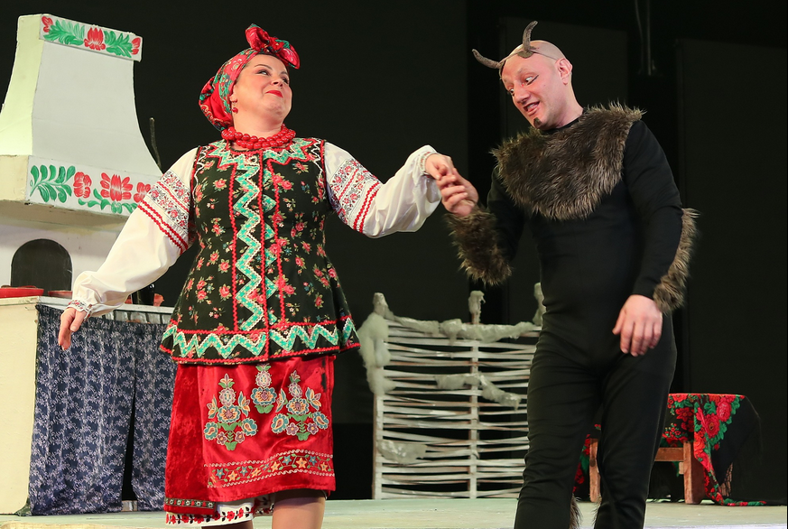 «Простіше з чортом, ніж з москалями»: у Миколаєві з аншлагом пройшла комедія «Ніч перед Різдвом»