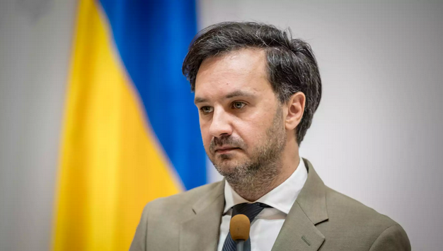 Принудительный укол украинцу в Венгрии: реакция МИД