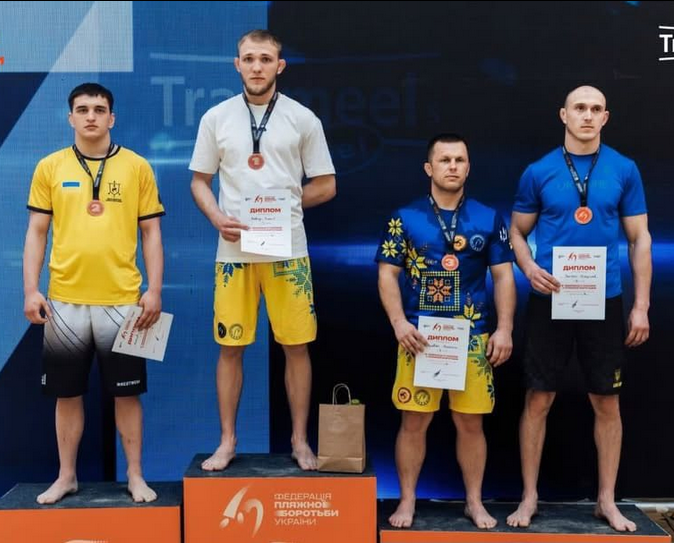 Борці Миколаївщини здобули шість медалей на чемпіонаті України з пляжної боротьби