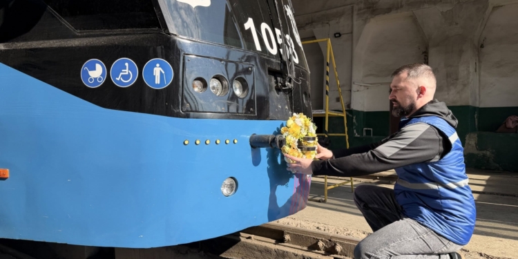 В Николаеве запустят «Пасхальный трамвайчик» с подарками для пассажиров