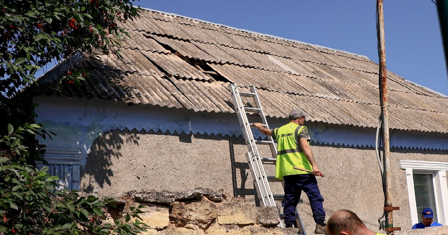 Триває ліквідація наслідків ворожої атаки на Миколаїв