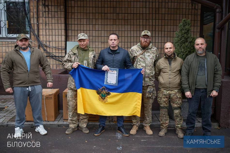 Кам’янське передало військовим генератори та зарядну станцію (відео)