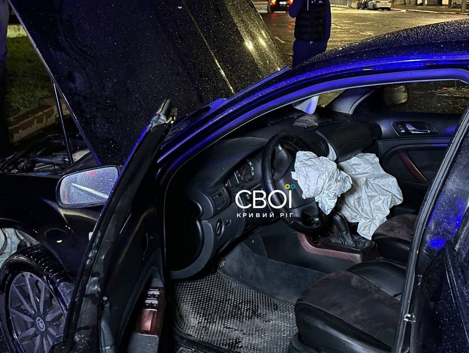 На Дніпропетровщині робітник детейлінг-центру на чужій автівці влетів у стовп