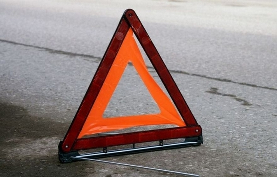 У Дніпрі через погане самопочуття водій протаранив відбійник (відео)