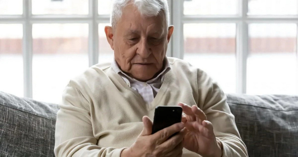 До уваги пенсіонерів Кам’янського: активувались шахраї, які виманюють персональні дані