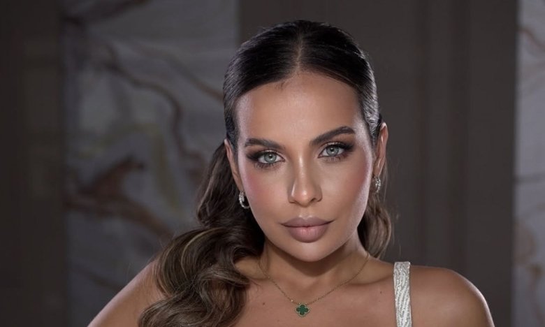 Блогерку родом з Кам’янського запідозрили в заробітку з Росії під час війни