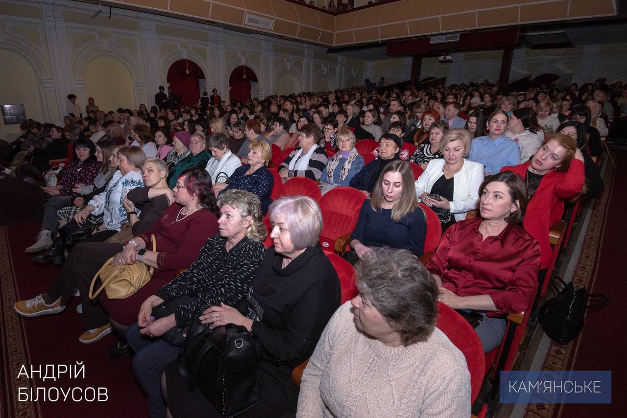 Мер привітав жінок Кам’янської громади з 8 Березня (відео)
