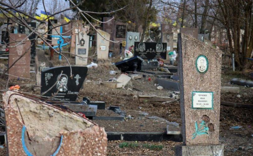 На Дніпропетровщині росіяни обстріляли кладовище
