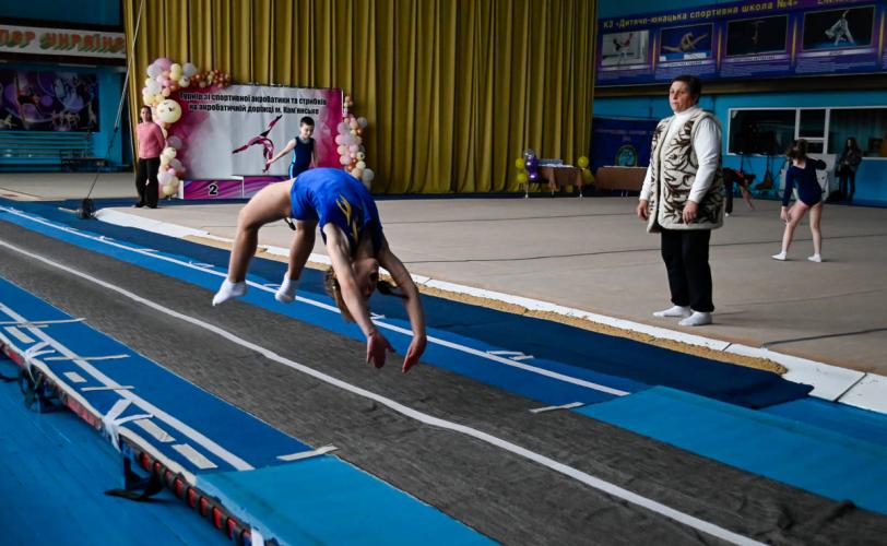 У Кам’янському відбувся чемпіонат міста зі стрибків на акробатичній доріжці