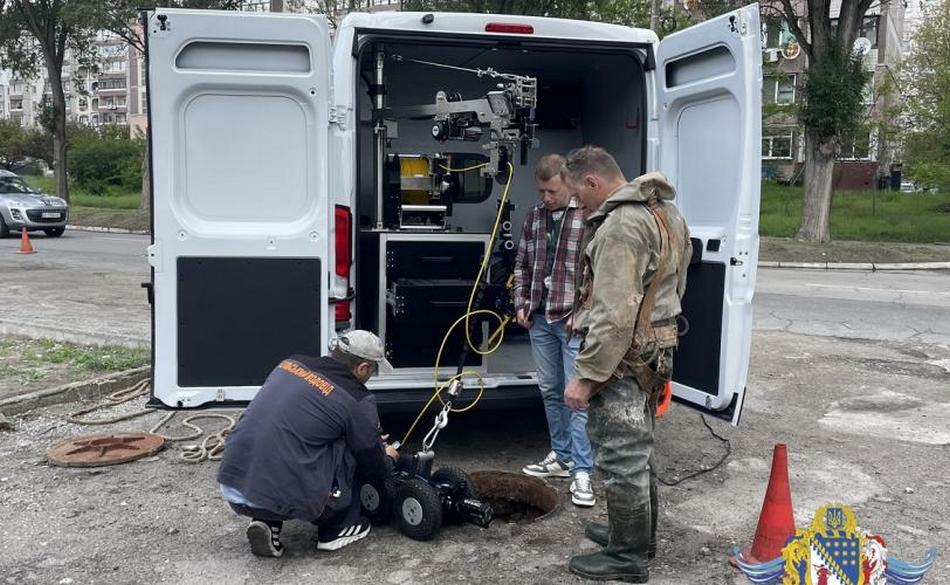 У Кам’янському “Аульський водовід” проводить відеозондування каналізації (відео)