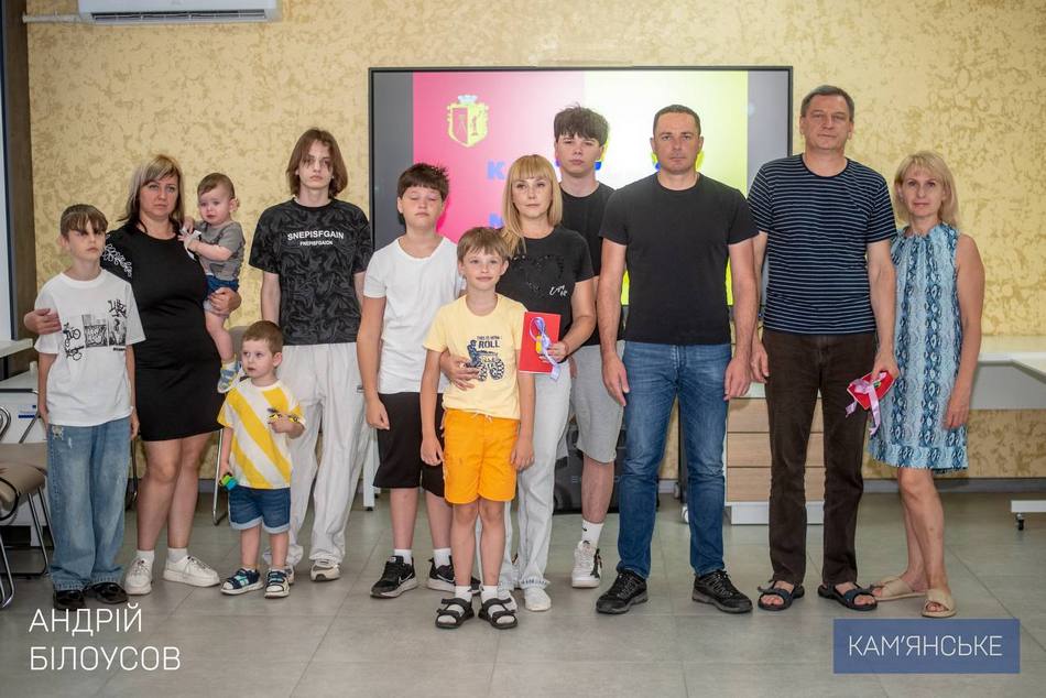 Підтримка переселенців: ще три родини отримали квартири у Кам’янському (відео)