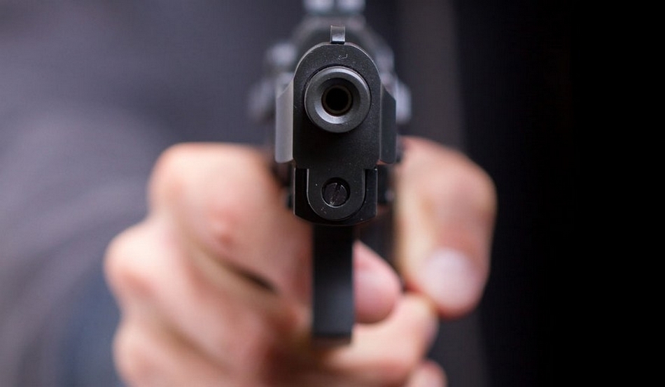 На Дніпропетровщині чоловік влаштував стрілянину поблизу місцевого кафе (відео)