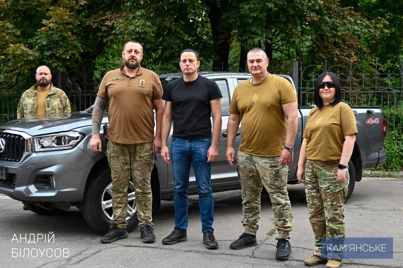 Пікап для фронту передало Кам’янське (відео)