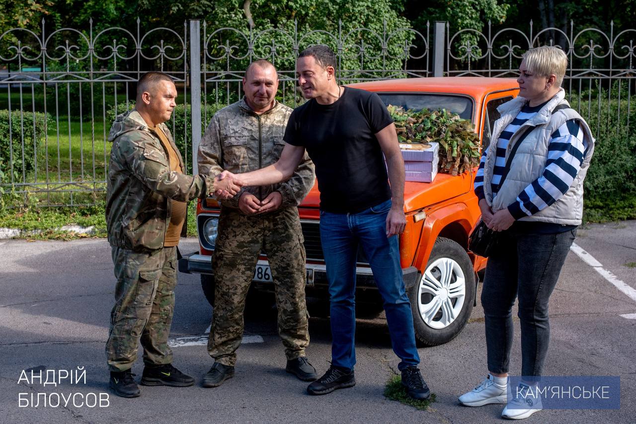 Чергова автівка їде з Кам’янського на фронт (відео)