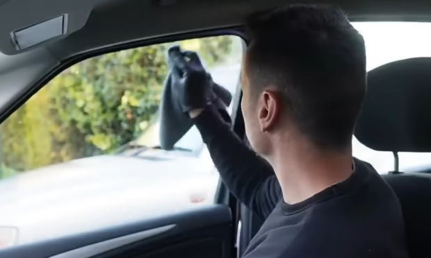 Навсегда забудьте о запотевших окнах в автомобиле: простой…