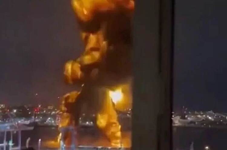 Новоросійськ атакували безекіпажні катери та дрони