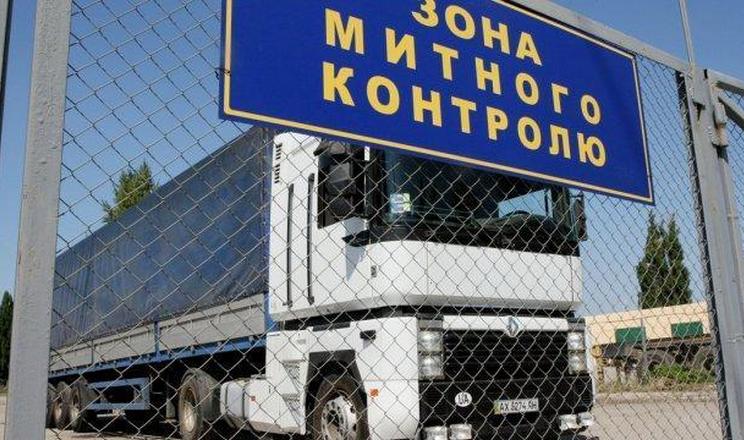 62% бізнесу вважають митницю ефективною, але 49% скаржаться на черги – опитування ІЕД